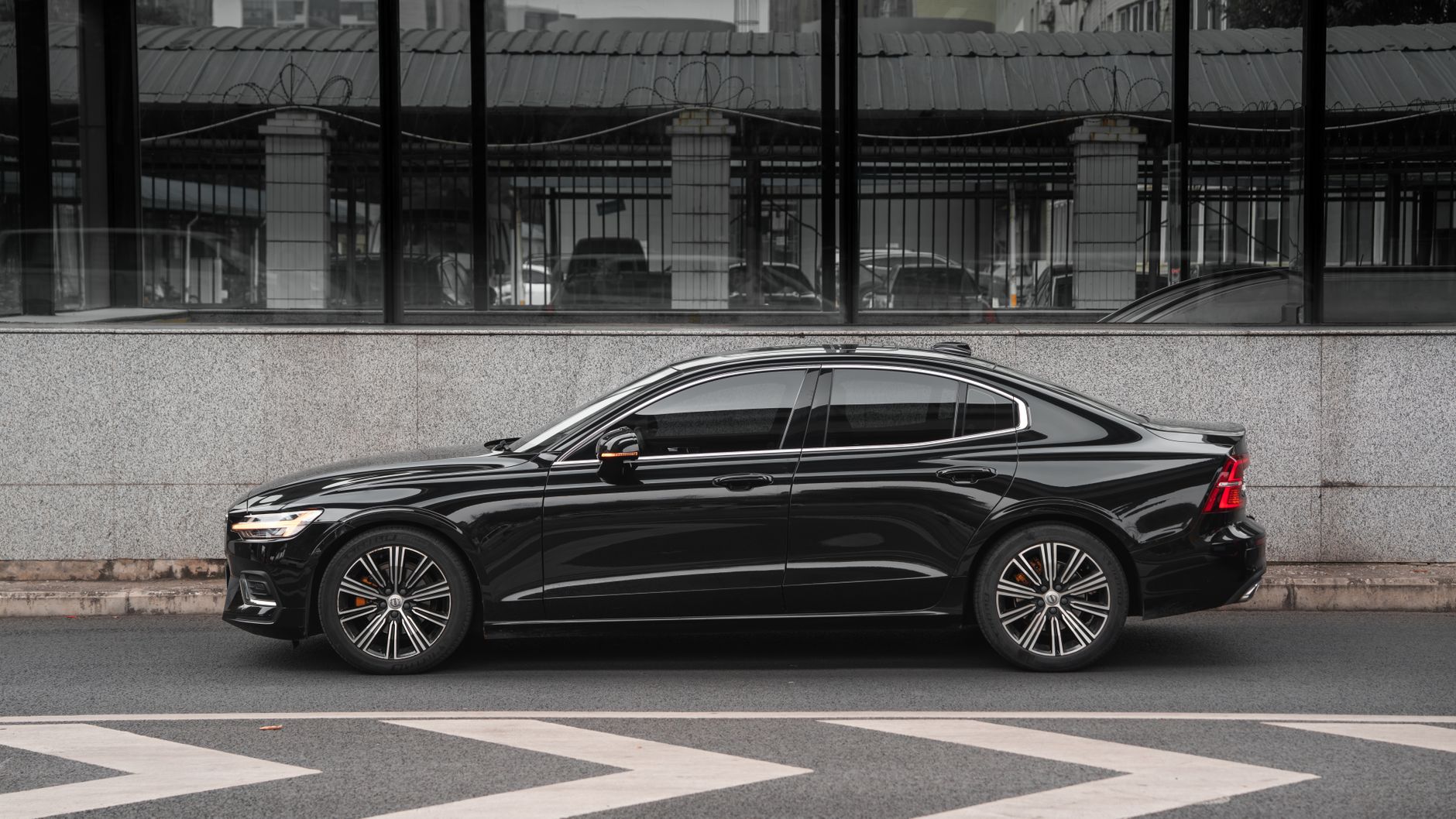 Saloon sedan — CoastLine Transfers